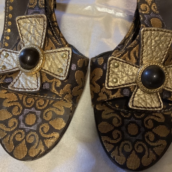 Yves Saint Laurent - Picture 7 of 8